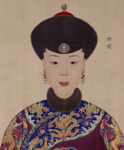 乾隆情深:忻贵妃薨逝后的五日朝堂空寂与帝王柔肠