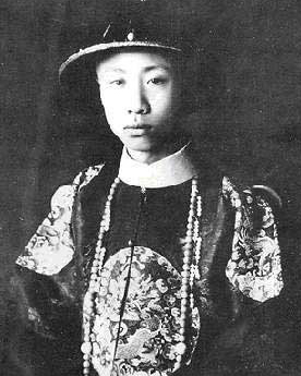 清朝最后一个皇帝溥仪是怎么死的？溥仪死后与谁陪葬？