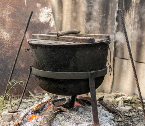 烟火人间：宋代铁锅与油脂的交响，炒菜如何走进寻常百姓家