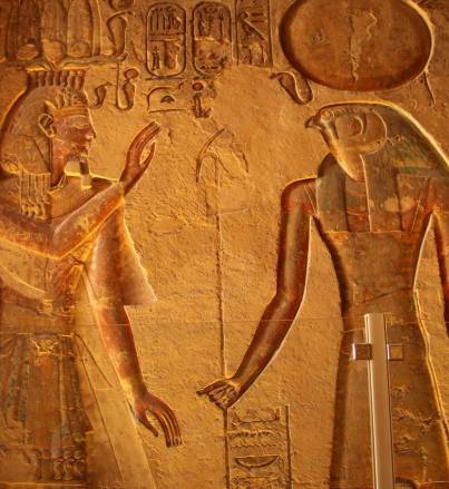 尼罗河畔的永恒之恋:拉美西斯二世与奈菲尔塔利的旷世情缘