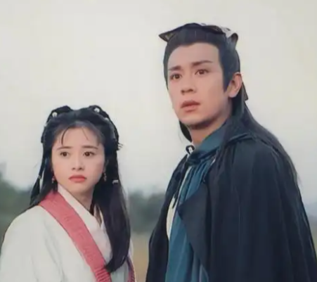 石室秘事:钟灵与段誉的情感纠葛与命运交织