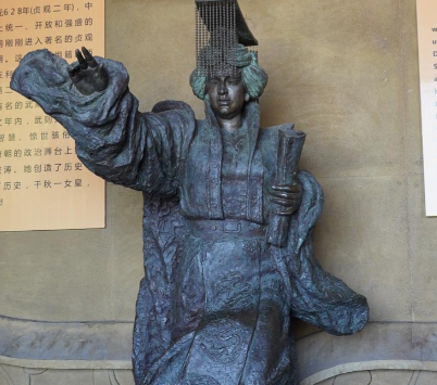 武则天：中国历史上唯一正统女皇帝的传奇与贡献