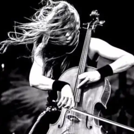 跨越时空的琴弦共鸣：杜普蕾的琴与马友友的音乐传奇